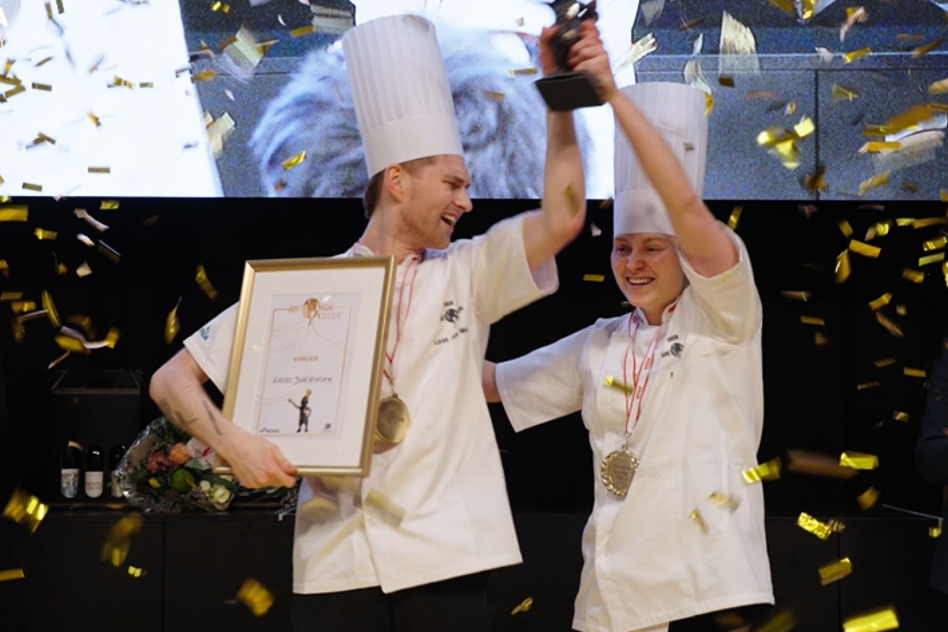 Trofæet Løftes Til Årets Kok Og Årets Tjener 2026